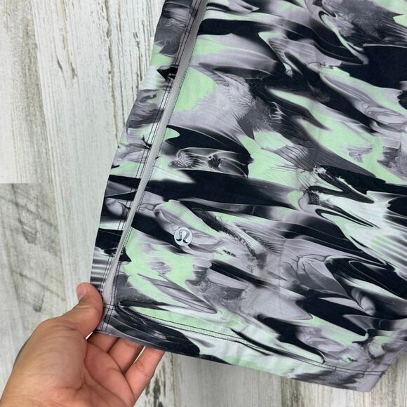 Lululemon Linerless 7'' Pace Breaker Shorts size medium - Picture 4 of 9